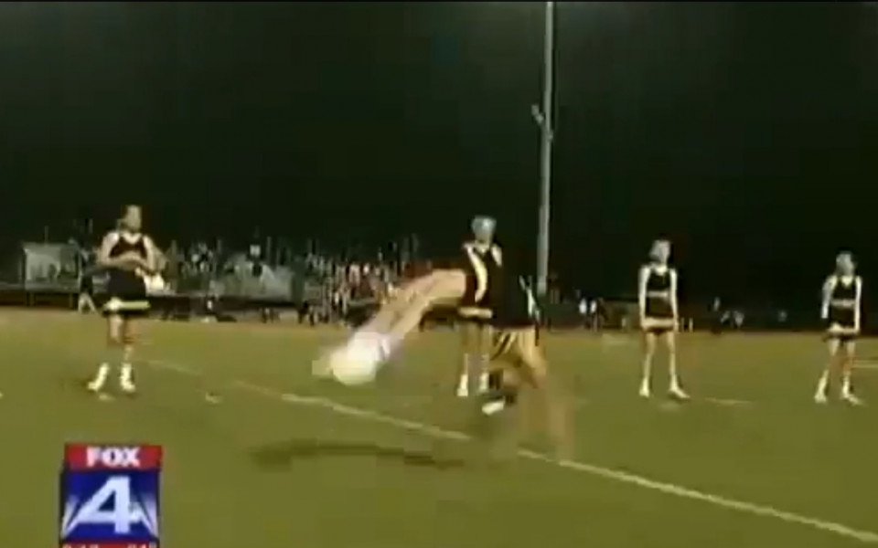 ВИДЕО: Тийнейджърка постави световен рекорд по премятания