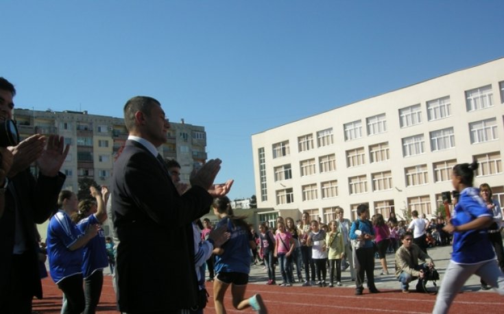 СНИМКИ: Свилен Нейков откри спортна база за 250 000 лева в Димитровград