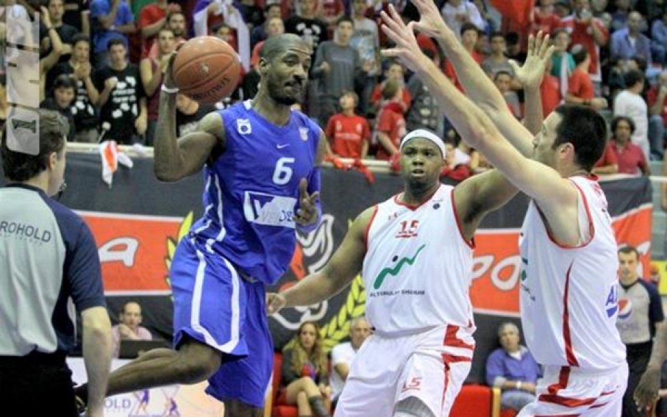 Екс-звезда на Левски пречупи Галатасарай в дебюта си