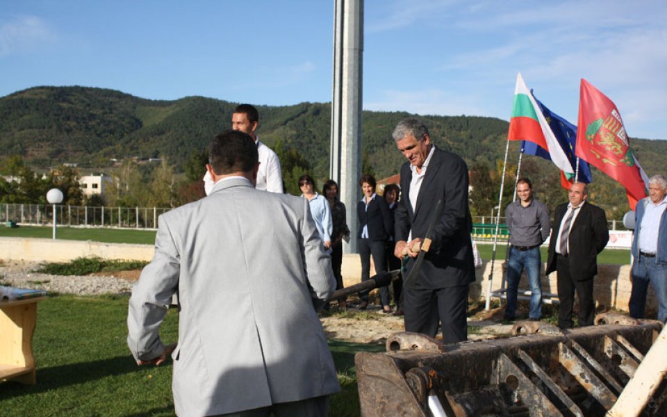 Направиха първа копка на лекоатлетическата писта в Правец