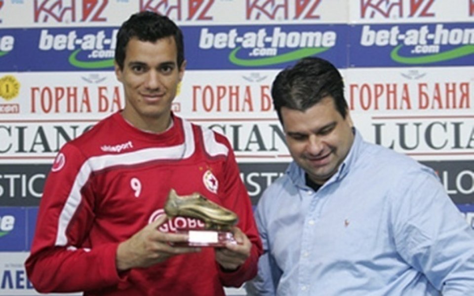 ЦСКА топи ледовете с БФС, благодари за картотеката на Платини