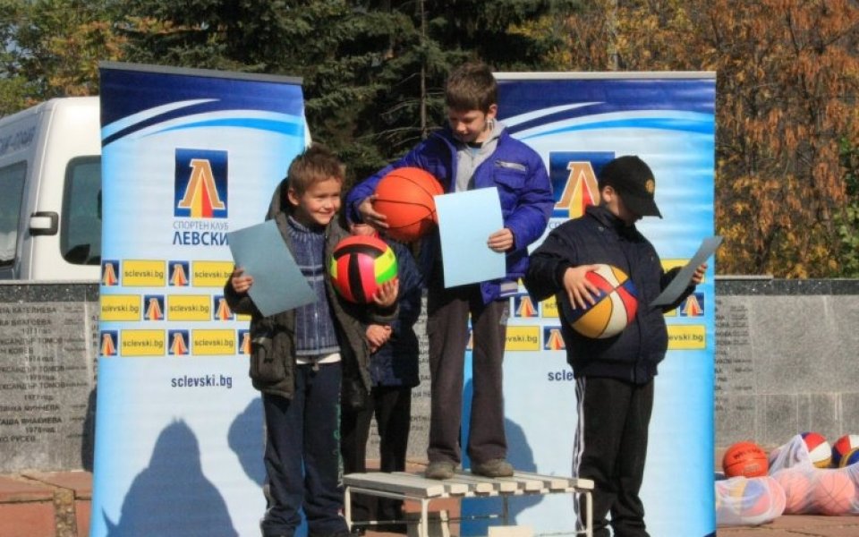 Звездите на Левски правят спортен празник за ученици