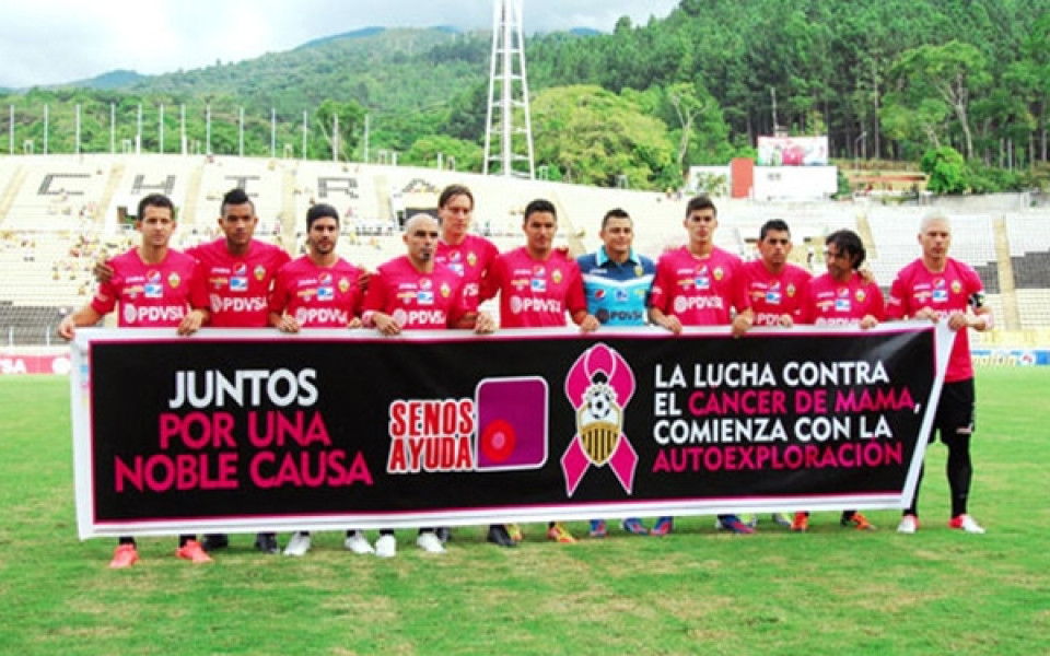 В протест срещу розови екипи, фенове във Венецуела отложиха мач