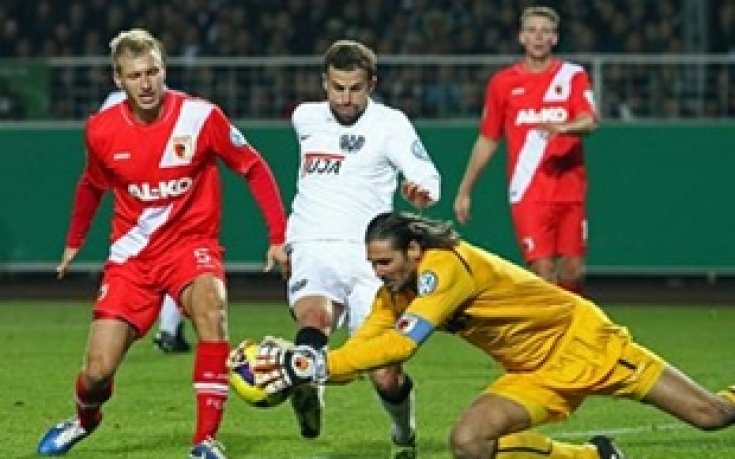 Отборът на Павел Дочев отпадна от Купата на Германия след минимална загуба от Аугсбург