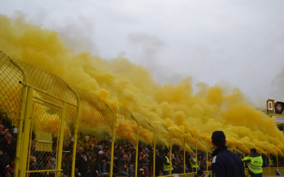 Разрешиха пиротехниката на Локо Пд - Ботев Пд