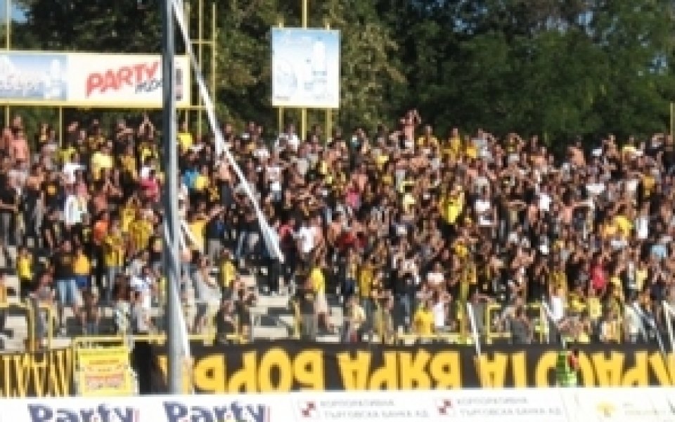 Трима фенове на Ботев Пд бяха задържани по време на дербито