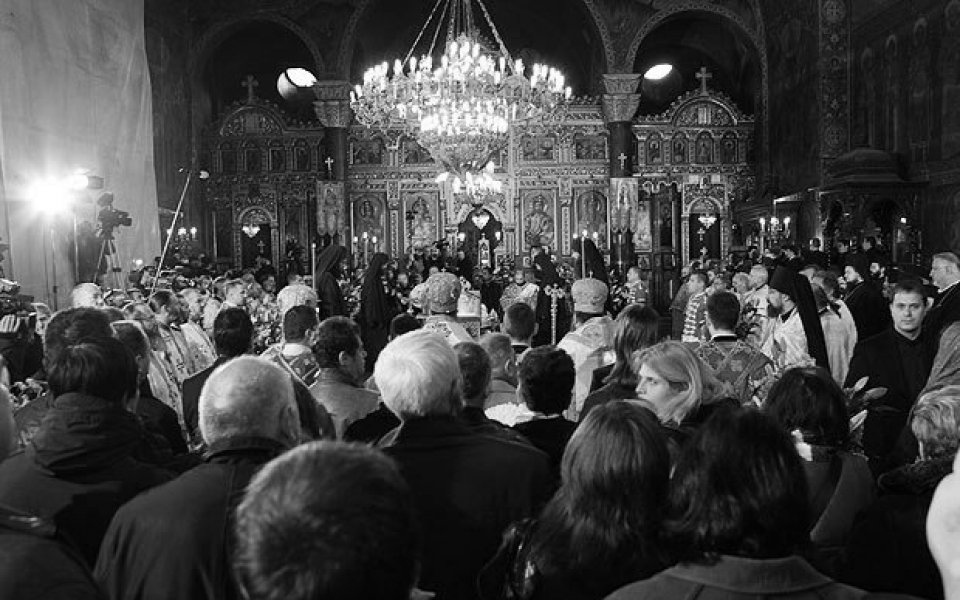 В деня на национален траур погребват патриарха в Троянския манастир