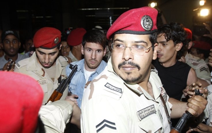 Лео Меси бе изведен от летището почти като престъпник