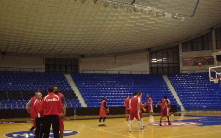 СНИМКИ: Българска среща за ЛукОйл в зала Морача