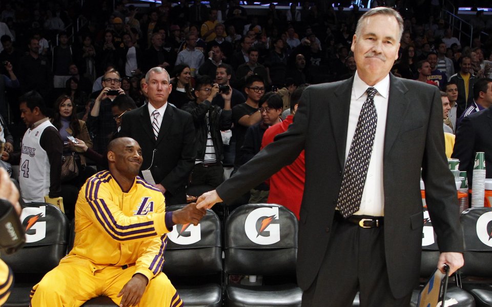 ВИДЕО: Коби и компания донесоха победа на Майк Д`Антъни в дебюта му