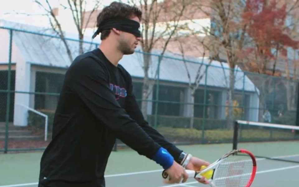 ВИДЕО: Гришо бие сервиси със завързани очи в рекламен клип на Nike