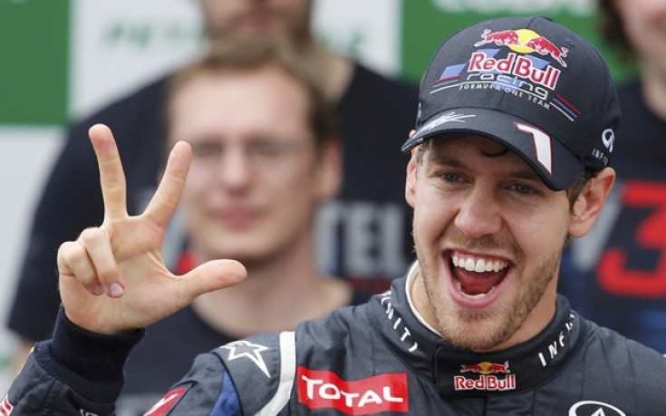 Фетел отпразнува титлата с шумно парти със 700 бразилки