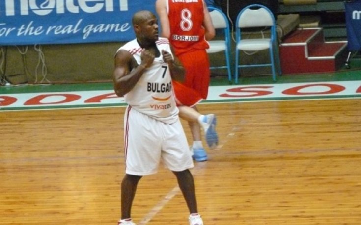 Канту иска американец с бг-паспорт