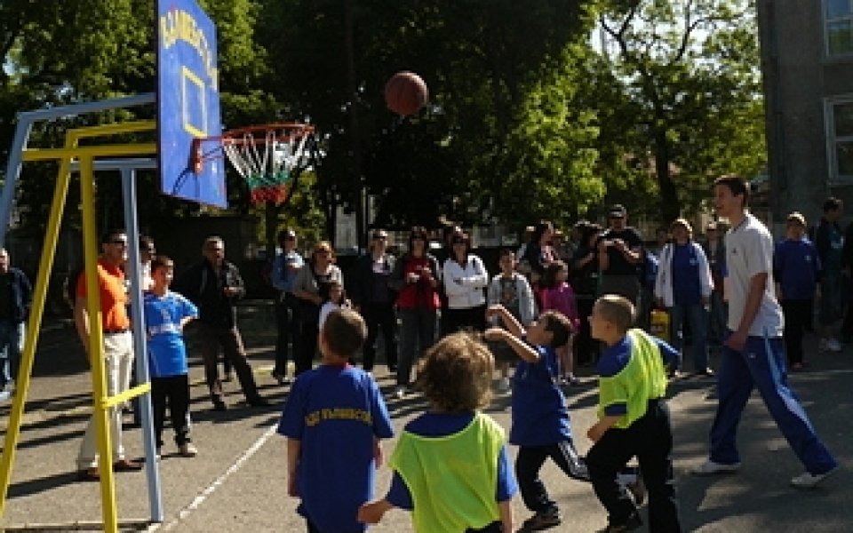 Турнир по стрийтбол събира деца със специални потребности и техни връстници