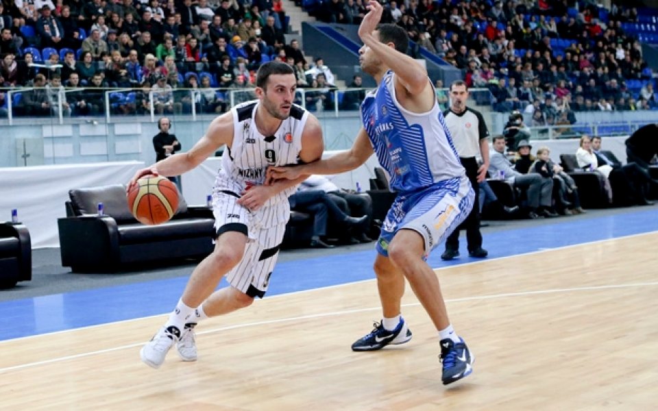 Виденов и Роулънд най-добри в дерби от ВТБ Лигата