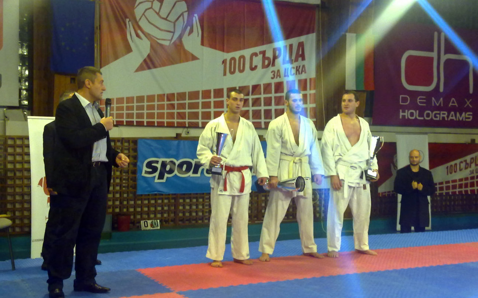 Спортният министър награди карате шампион