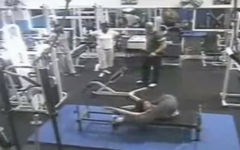 ВИДЕО: Злополуки по време на тренировка...