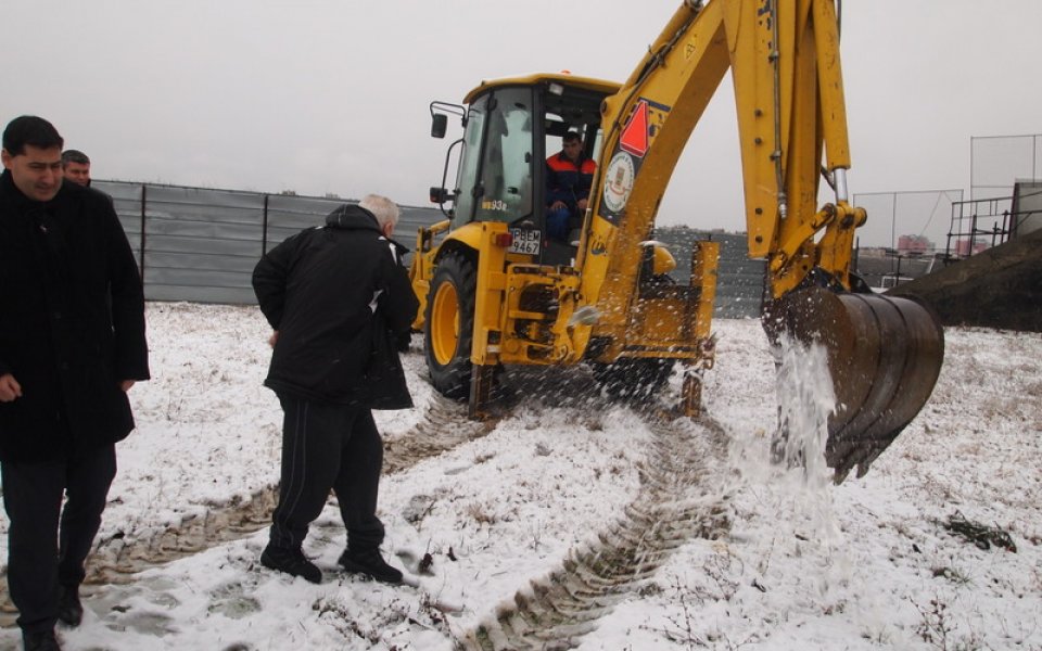 Осветлението на стадион „Локомотив” ще е готово до месец април