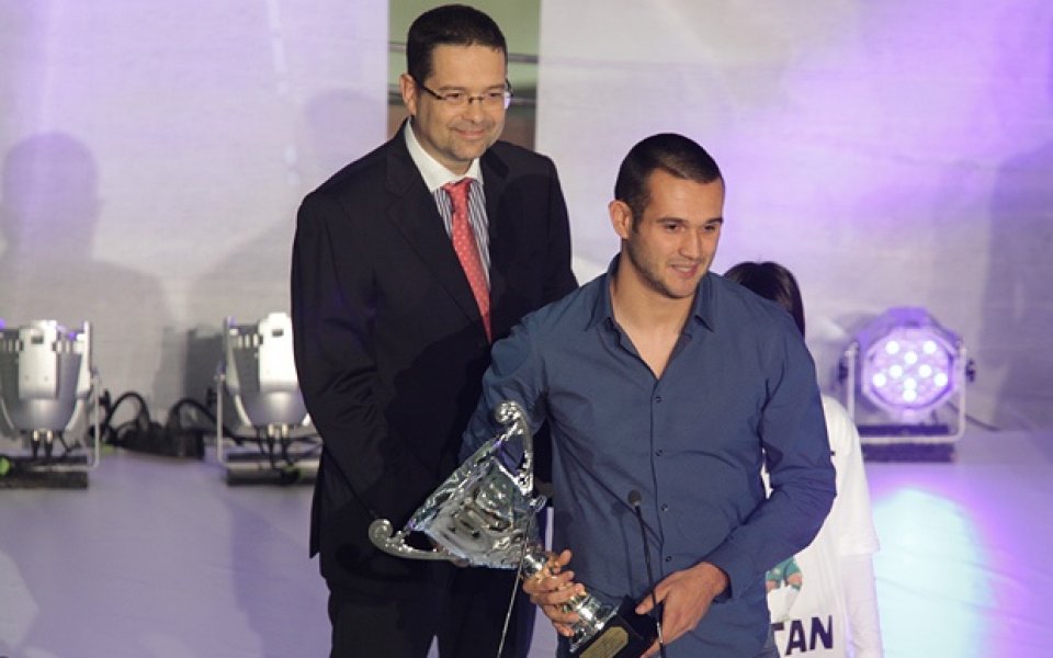 Локо София се разделя с Емил Михайлов, отказва се от Стефано Кунчев