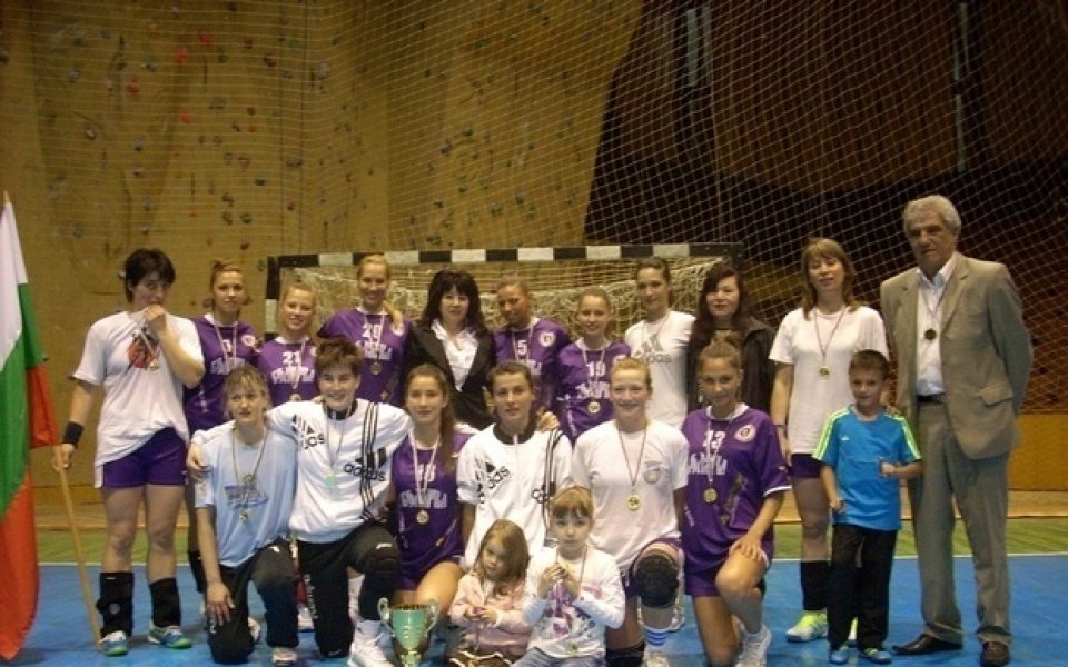 Етър 64 отново иска титлата и купата на страната