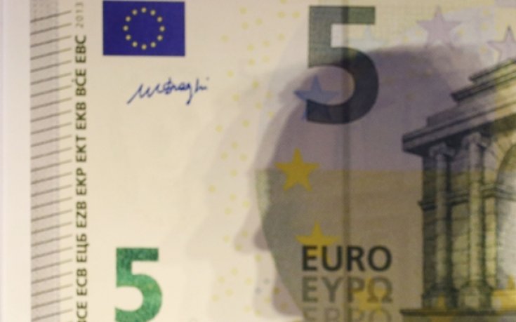 СНИМКИ: Заради България: Новите банкноти от 5 евро с надписи на кирилица