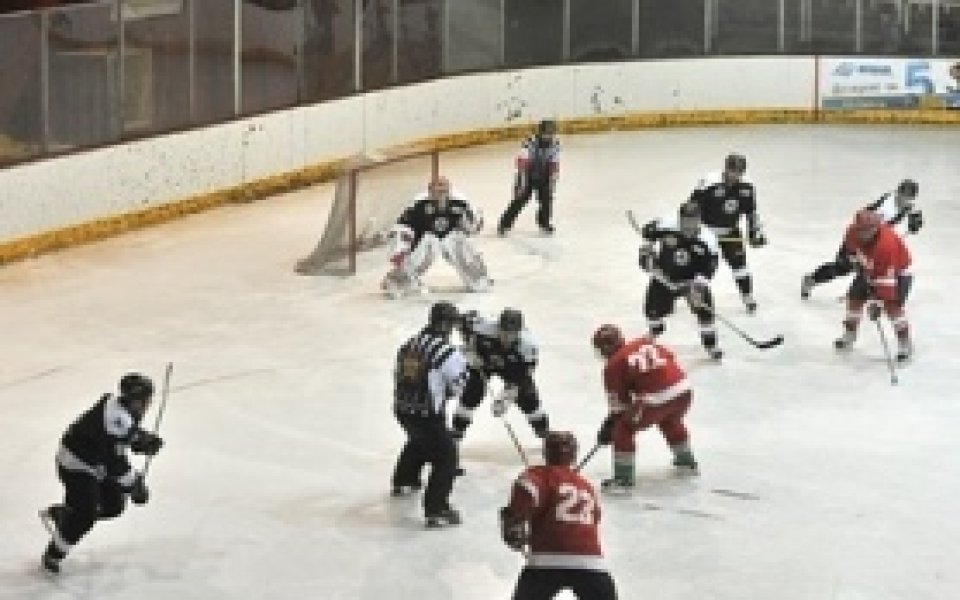 България стартира със служебна победа срещу ОАЕ на световното по хокей