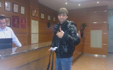 След двадесетчасово пътуване Том пристигна в лагера на Локо Сф