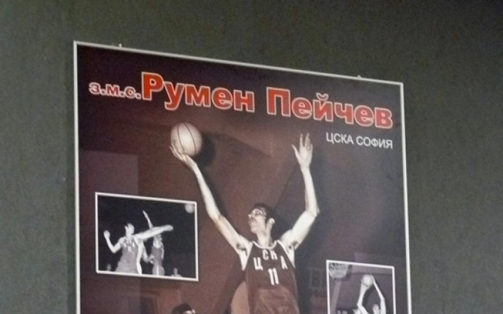 Легендарна среща между ЦСКА и Левски възроди залата на Армията