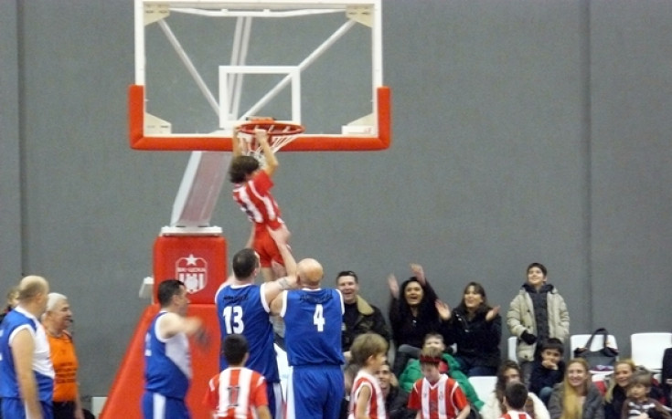 Легендарна среща между ЦСКА и Левски възроди залата на Армията