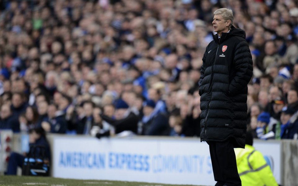 Фенове на Арсенал се сбиха помежду си по време на мач