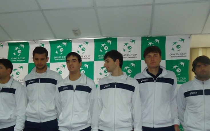 СНИМКИ: Григор тренира с баща си, но и с новия си треньор в София