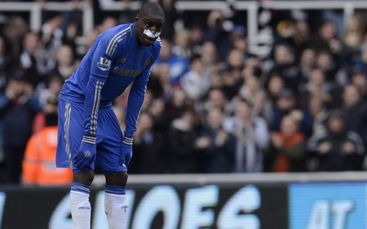 Счупиха носа на Демба Ба