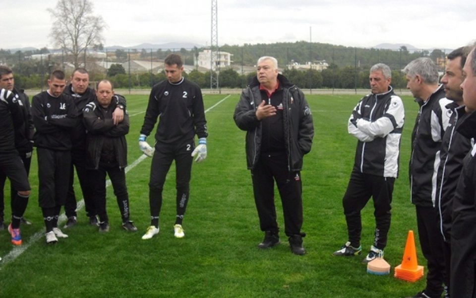 СНИМКИ: 80 минути продължи първата тренировка на Локо Пд в Алания