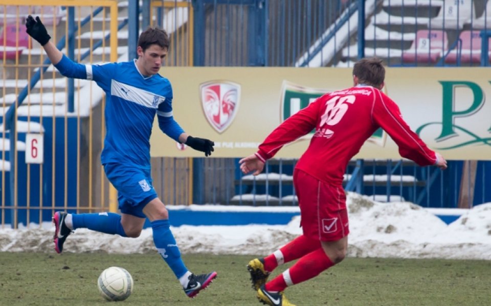 Сашо Тонев игра час за Лех при загуба от Динамо Букурещ