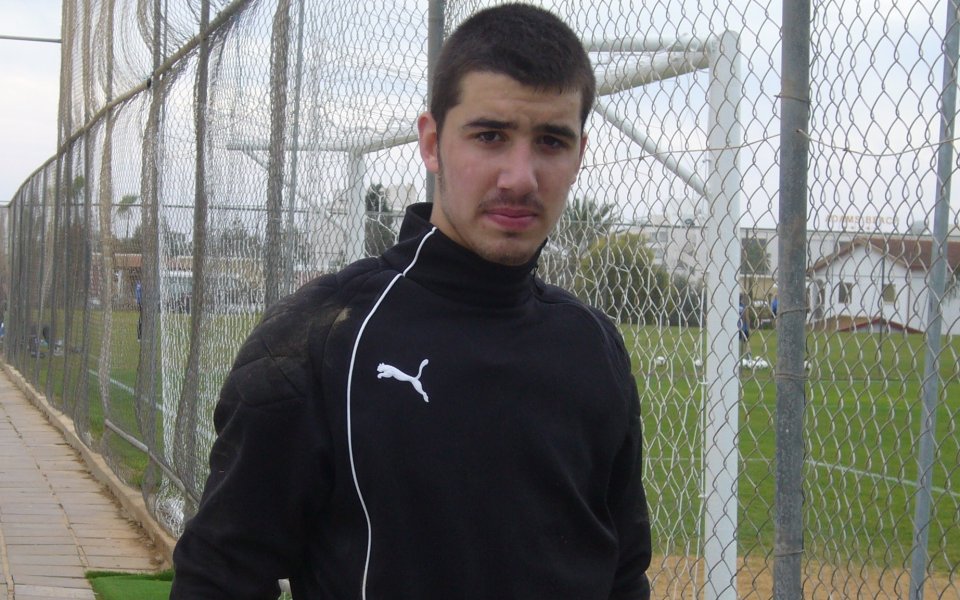 Левски губи двама в средата на лагера