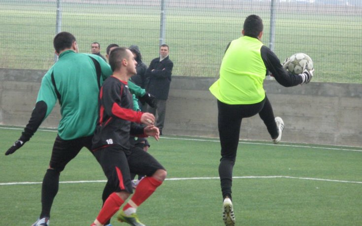 Нефтохимик с класика срещу Мастер