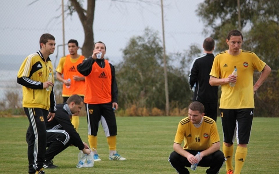 Ботев Пд тренира на дъжд преди мача с чехите