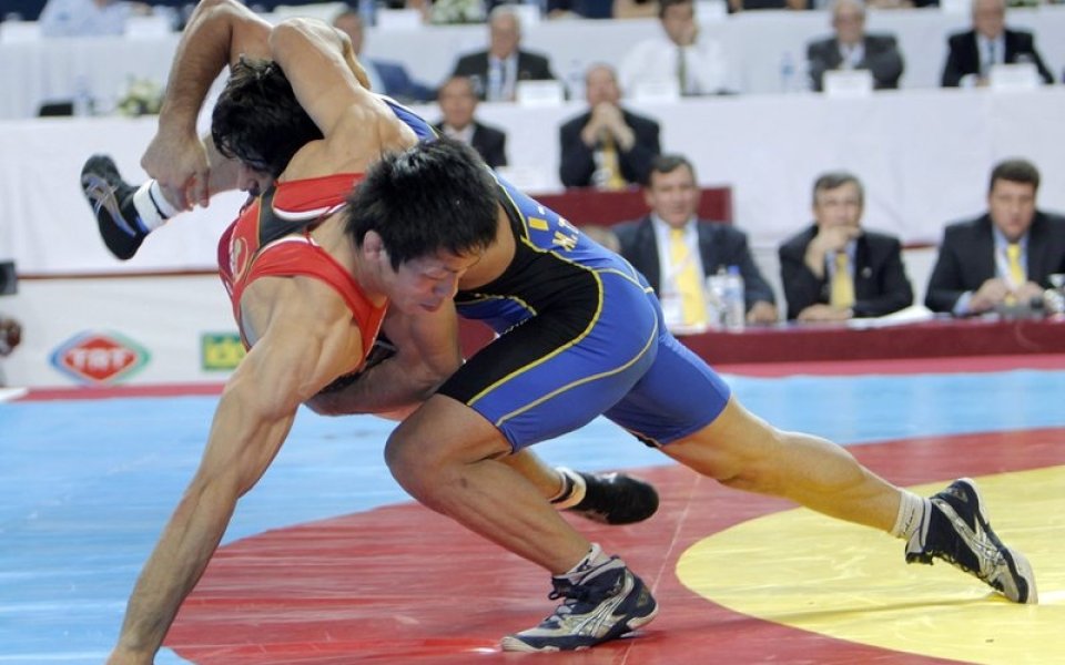 Борците ни заминаха за Световната купа в Иран