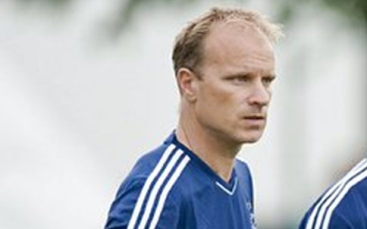 Бергкамп също ще има своя статуя пред стадиона на Арсенал