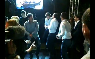 ВИДЕО: Ноле на дискотека, танцува бясно на Gangnam Style