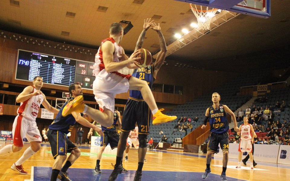 Лукойл ще защитава Купата, след като обезсмисли полуфинала с Ямбол