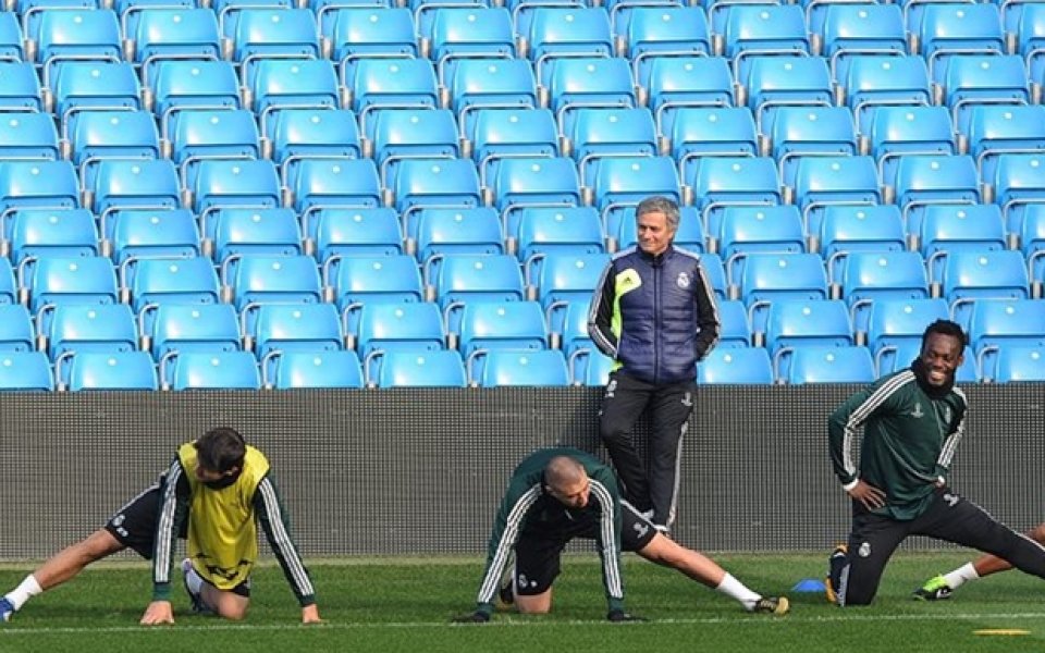 Стотина привърженици аплодираха Реал Мадрид на „Етихад“