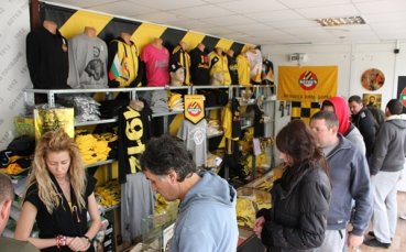 Фен-магазинът на Ботев с удължено работно време заради Левски