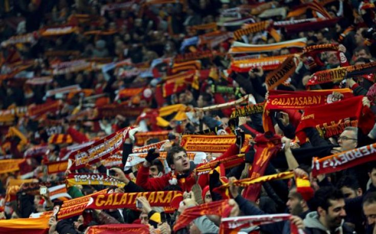 Треньор на Галатасарай си счупи ръката в сауна