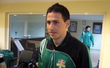 Живко Миланов с червен картон и загуба в дербито срещу Стяуа