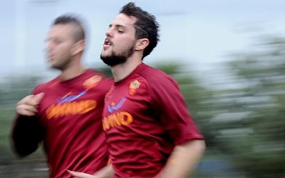Агентът на Дестро: Милан и Челси проявяват интерес към нападателя