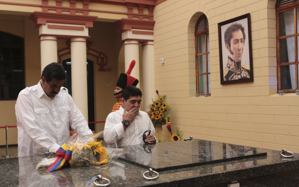 Марадона във Венецуела, агитира за Мадуро