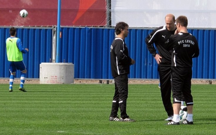 Ники Митов пуска тотален дебютант срещу Локо Сф