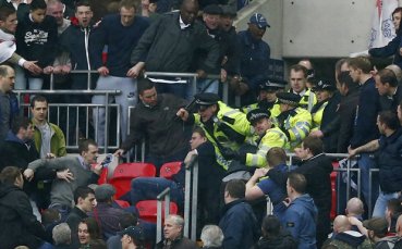 ВИДЕО: Шокиращи сцени на „Уембли“ помрачиха Милуол-Уигън