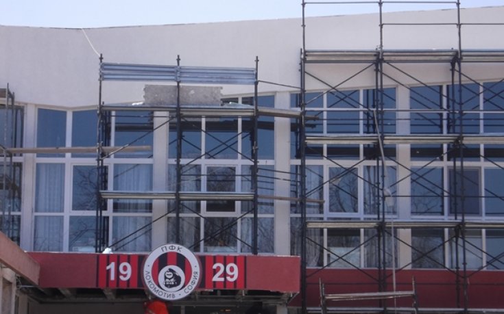 СНИМКИ: Отварят два сектора на ст. „Локомотив“ с капацитет 6000 места до 5 май